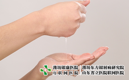 攝圖網_500551814_面膜里擠出水（企業商用）