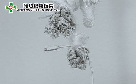 大腿上的白癜風(fēng)應(yīng)該如何治療?